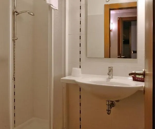 Front Apartahotel 4*