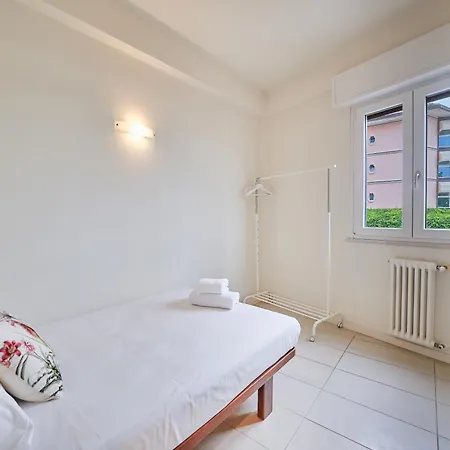 Front Aparthotel *