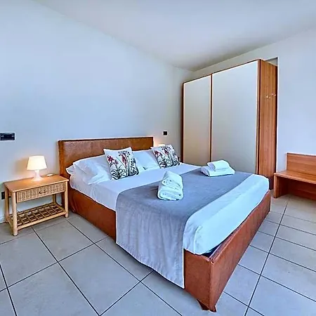 Front Aparthotel 4*