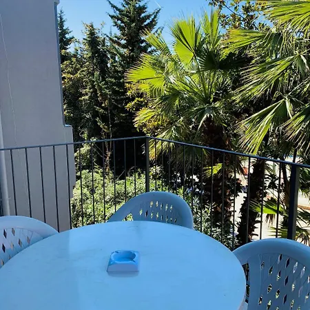 Front מלון דירות 4*