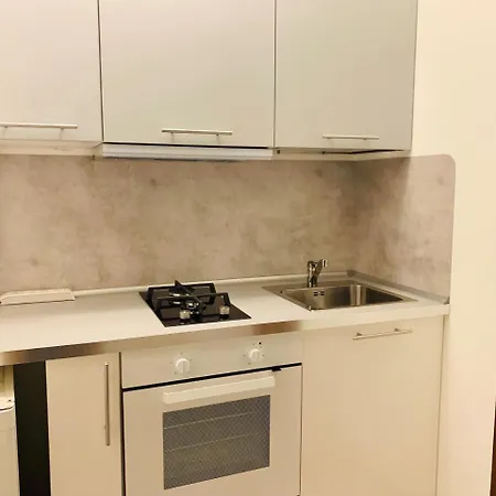 מלון דירות Front 4*