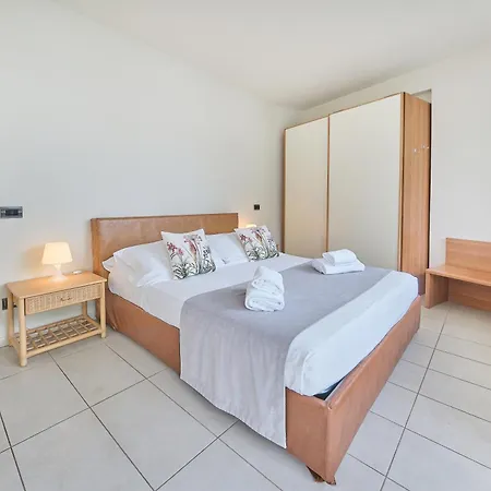 Апарт-отель Front 4*